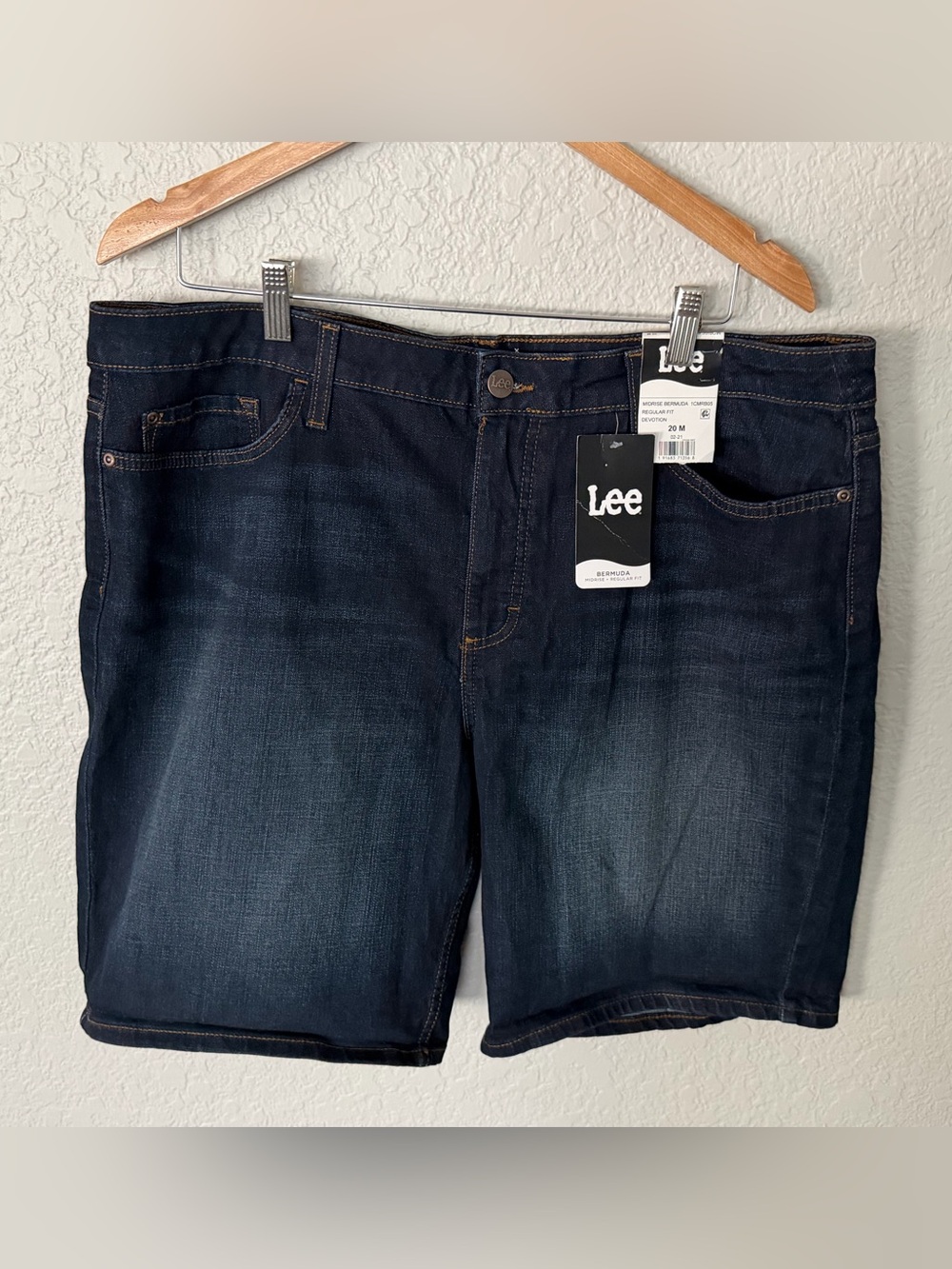 Lee Women’s Dark Indigo Denim Bermuda Shorts size 20